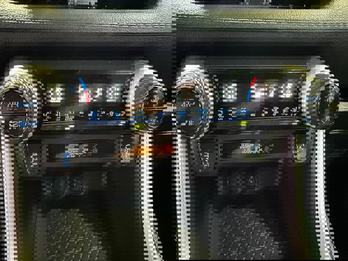 Used 2022 Toyota RAV4 XLE image 26