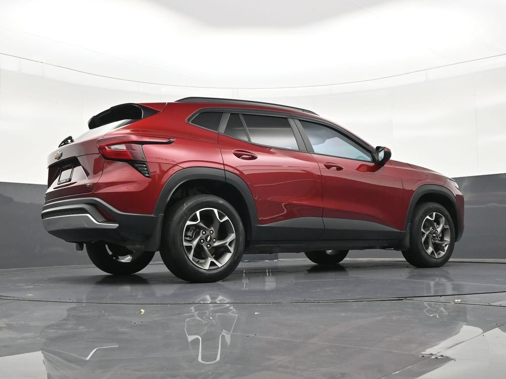 Used 2024 Chevrolet Trax LT FWD image 33