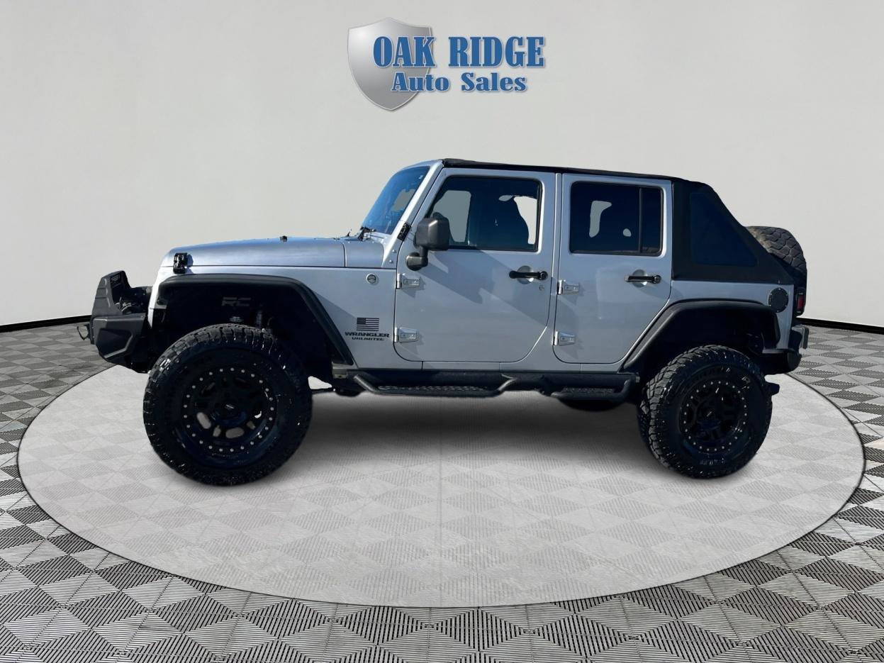 Used 2009 Jeep Wrangler Unlimited Rubicon w/ Dual Top Group image 8