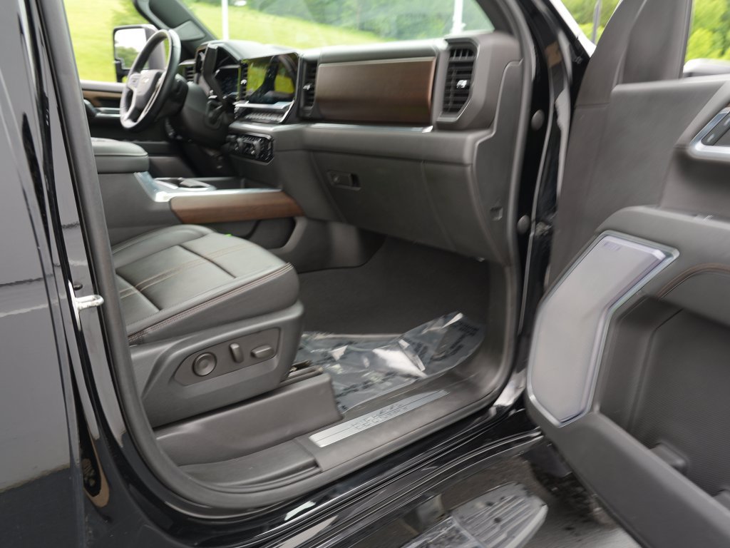 Used 2024 Chevrolet Silverado 3500 High Country w/ High Country Premium Package AWD/4WD image 31