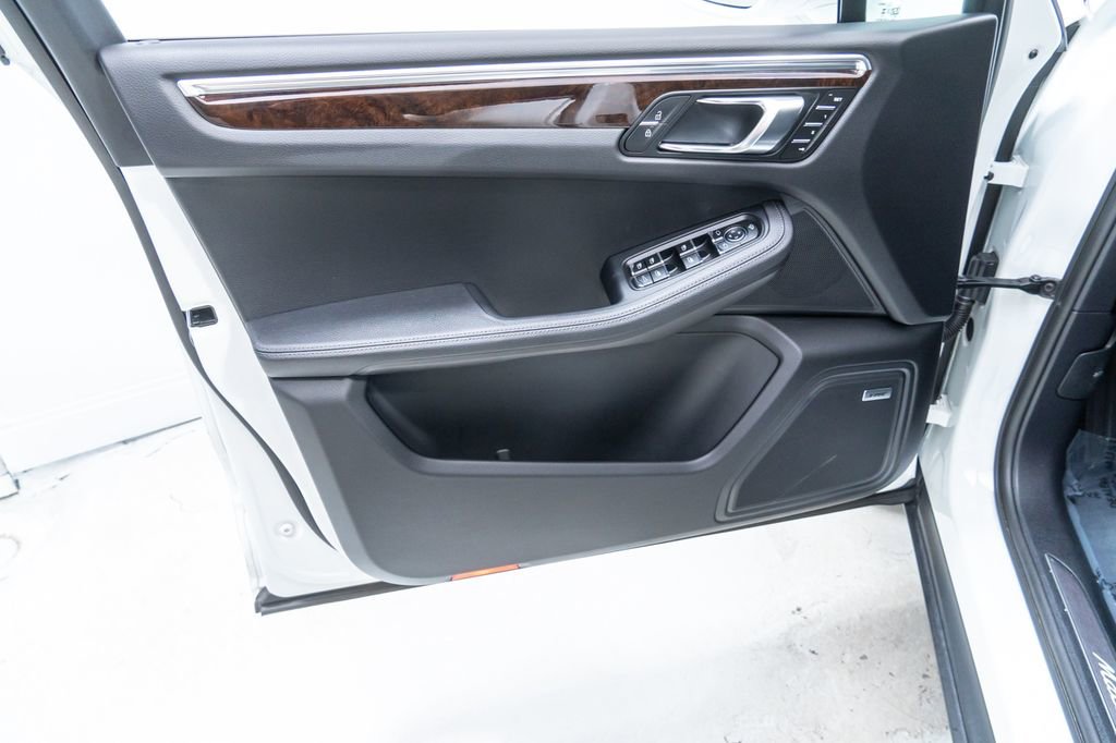 Certified 2026 Porsche Macan image 22