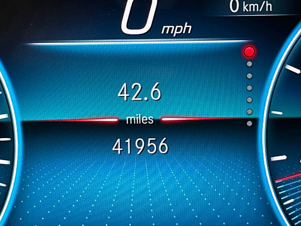 Certified 2022 Mercedes-Benz GLE 350 4MATIC w/ 3rd Row Seat Package image 4