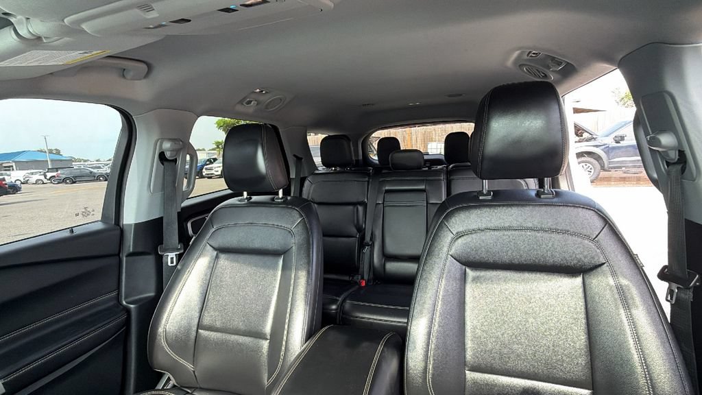 Used 2021 Ford Explorer XLT w/ Equipment Group 202A AWD/4WD image 29