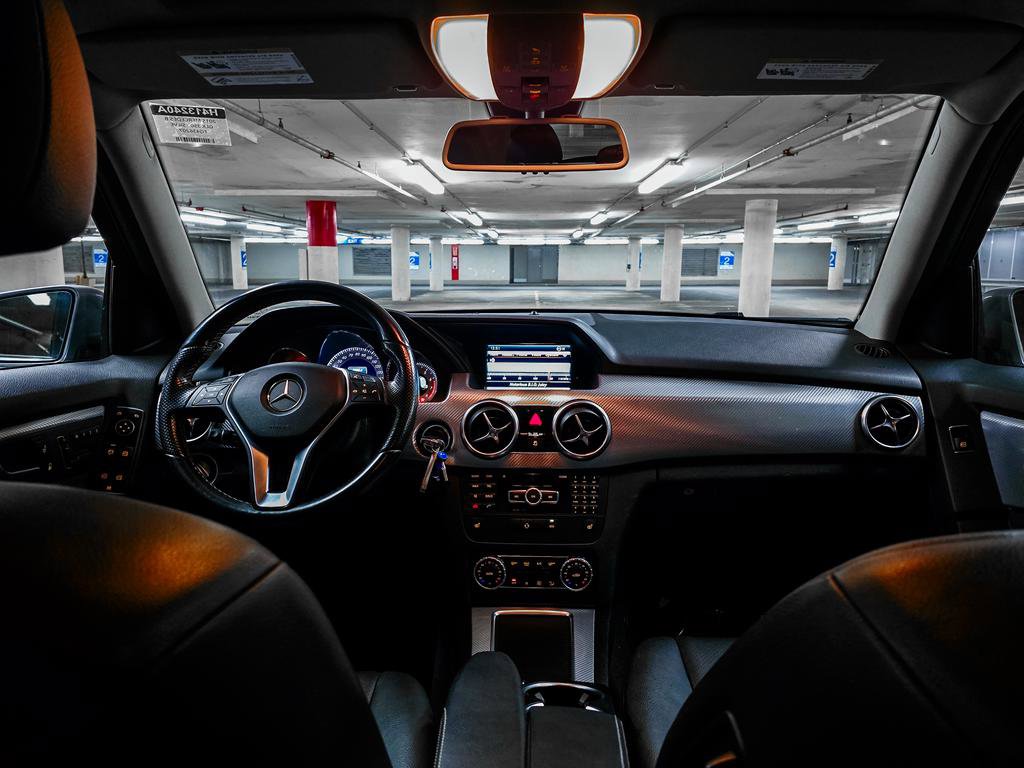 Used 2015 Mercedes-Benz GLK 350 4MATIC image 3