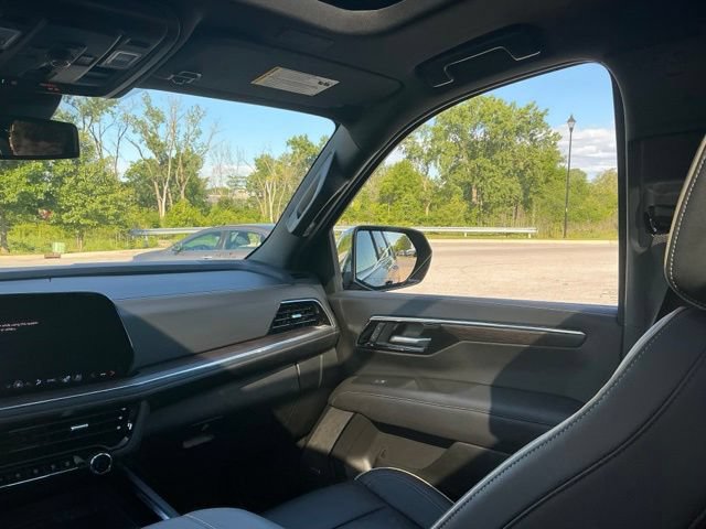 Used 2025 Chevrolet Suburban Premier w/ Sun And Tow Package AWD/4WD image 29