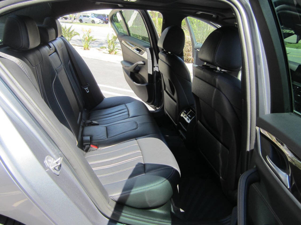 Used 2018 BMW 540i w/ Premium Package image 17