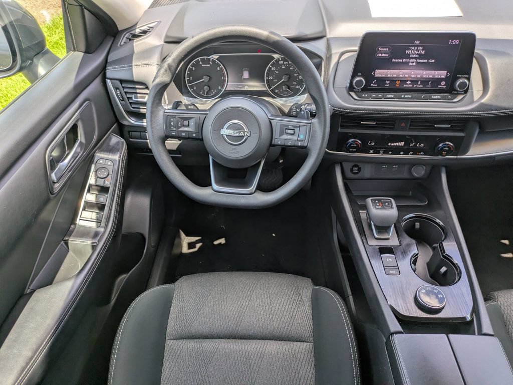 Used 2024 Nissan Rogue SV AWD/4WD image 15