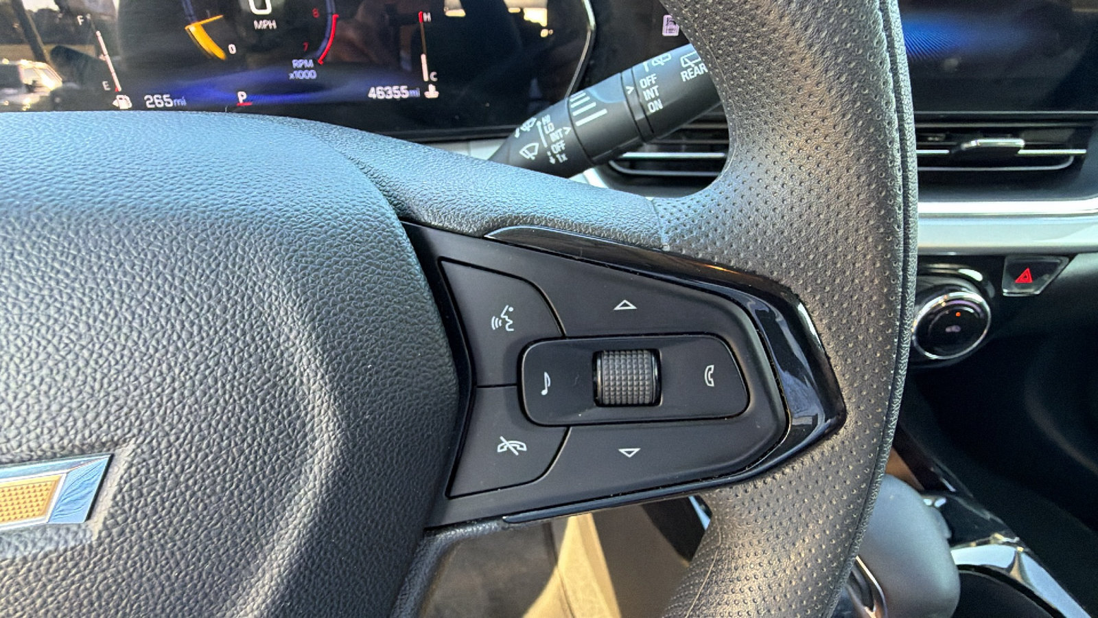 Used 2025 Chevrolet Trax LT FWD image 27