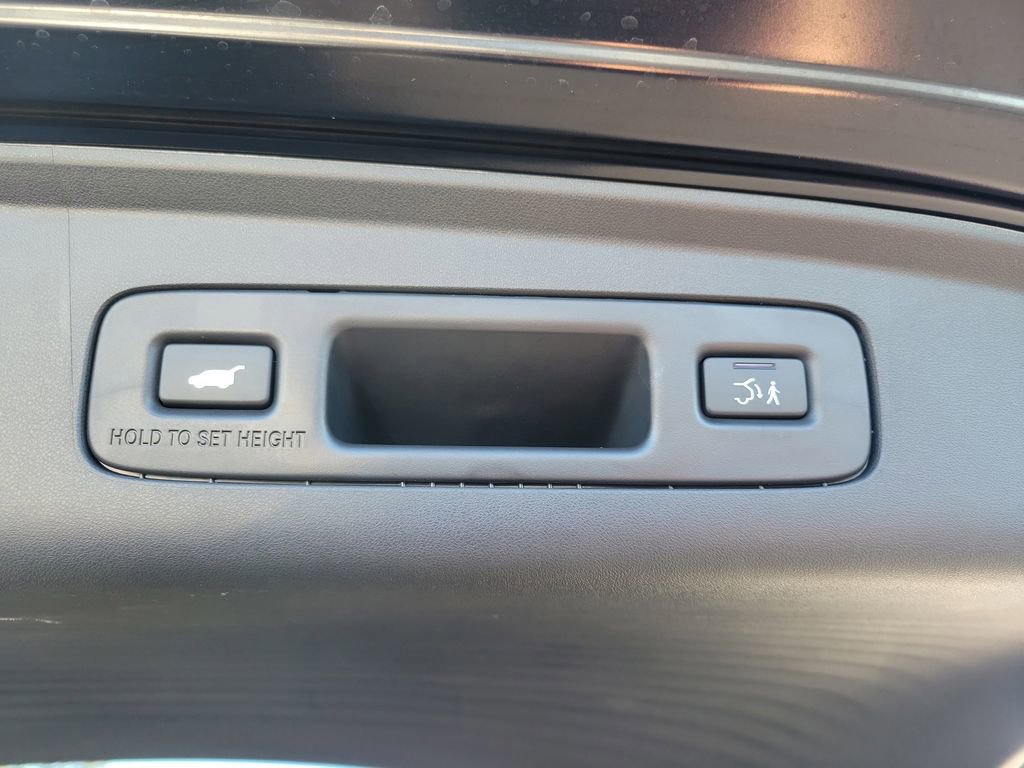 Certified 2025 Acura ADX Base image 13