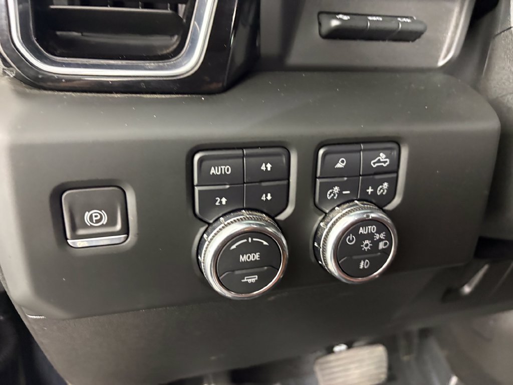 Used 2024 GMC Sierra 3500 Denali Ultimate AWD/4WD image 15