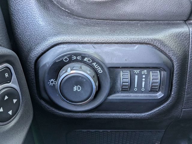 Used 2019 Jeep Wrangler Unlimited Sahara AWD/4WD image 26