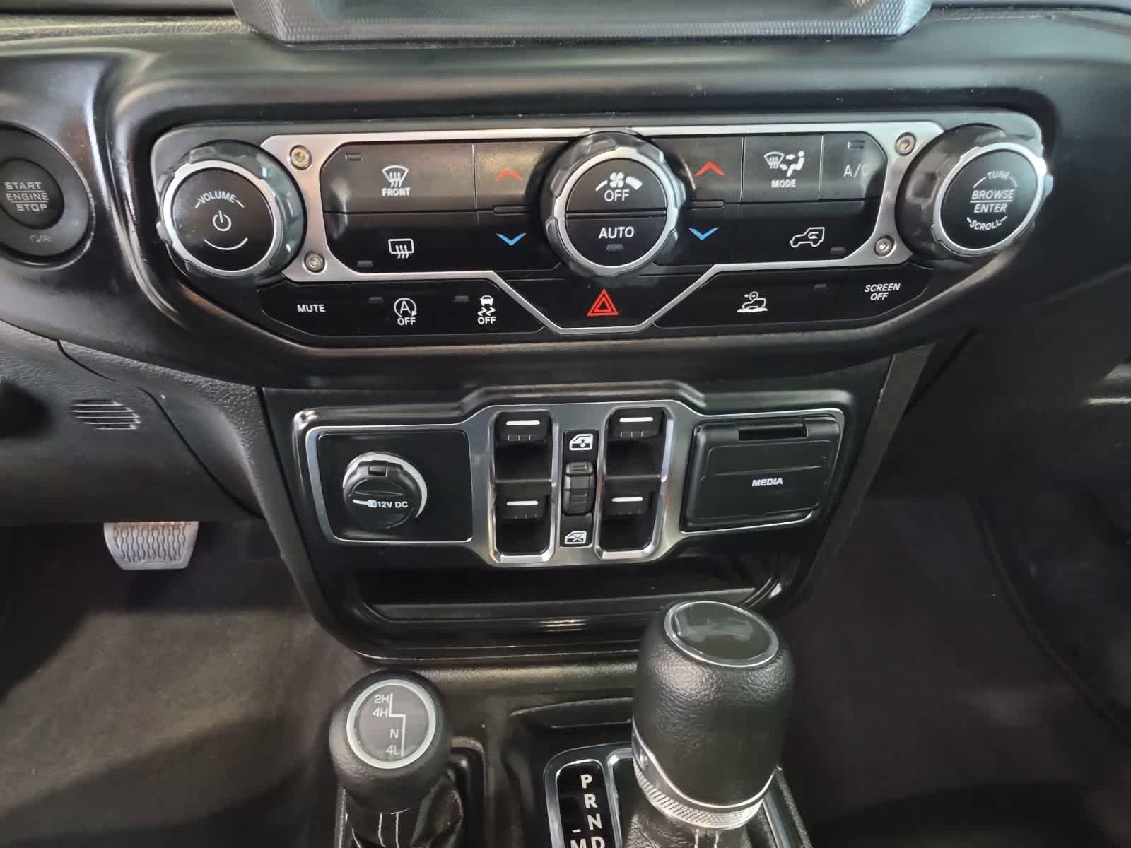 Used 2023 Jeep Wrangler Unlimited Sahara AWD/4WD image 24