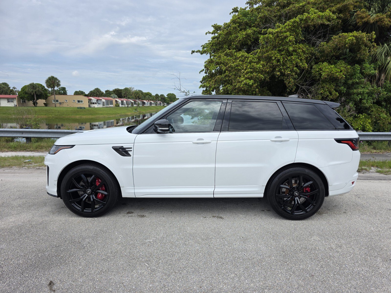 Certified 2022 Land Rover Range Rover Sport SVR AWD/4WD image 7