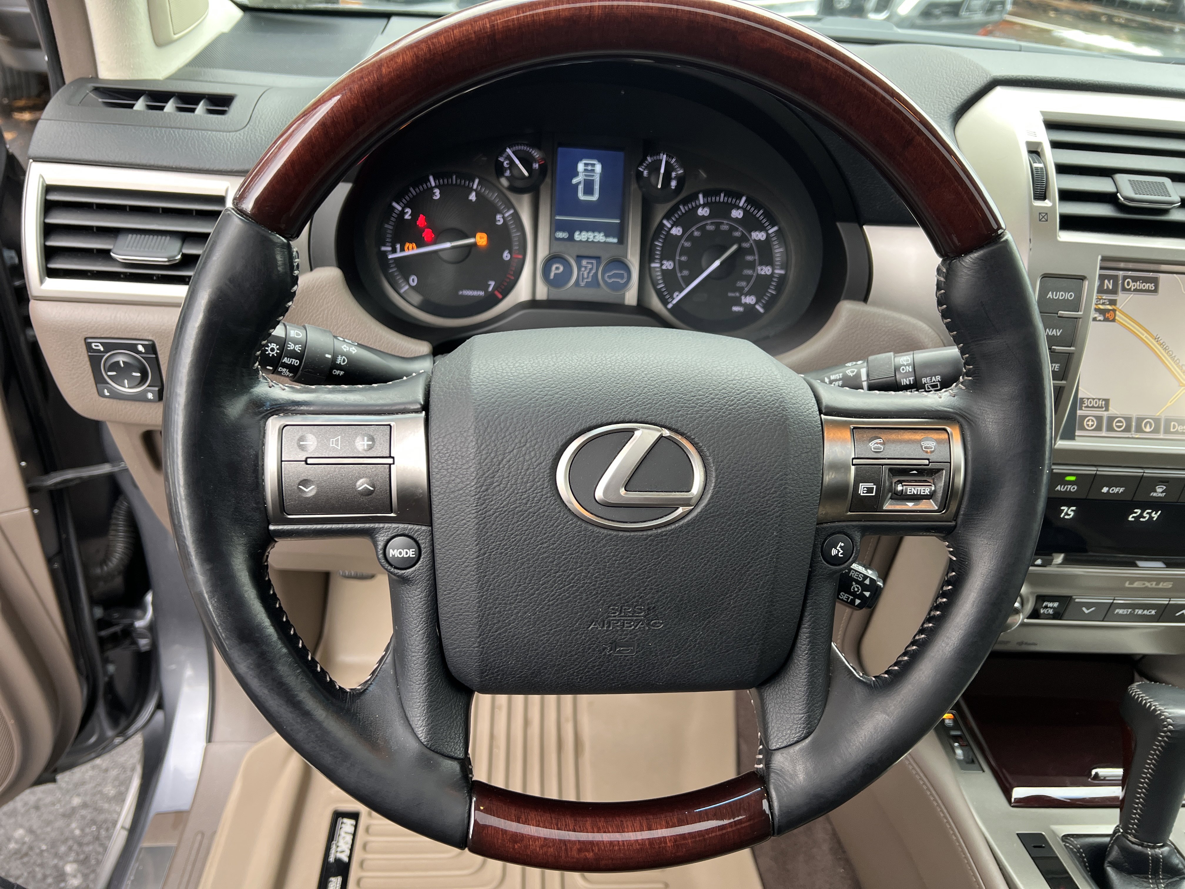 Used 2017 Lexus GX 460 Premium w/ Premium Package image 18