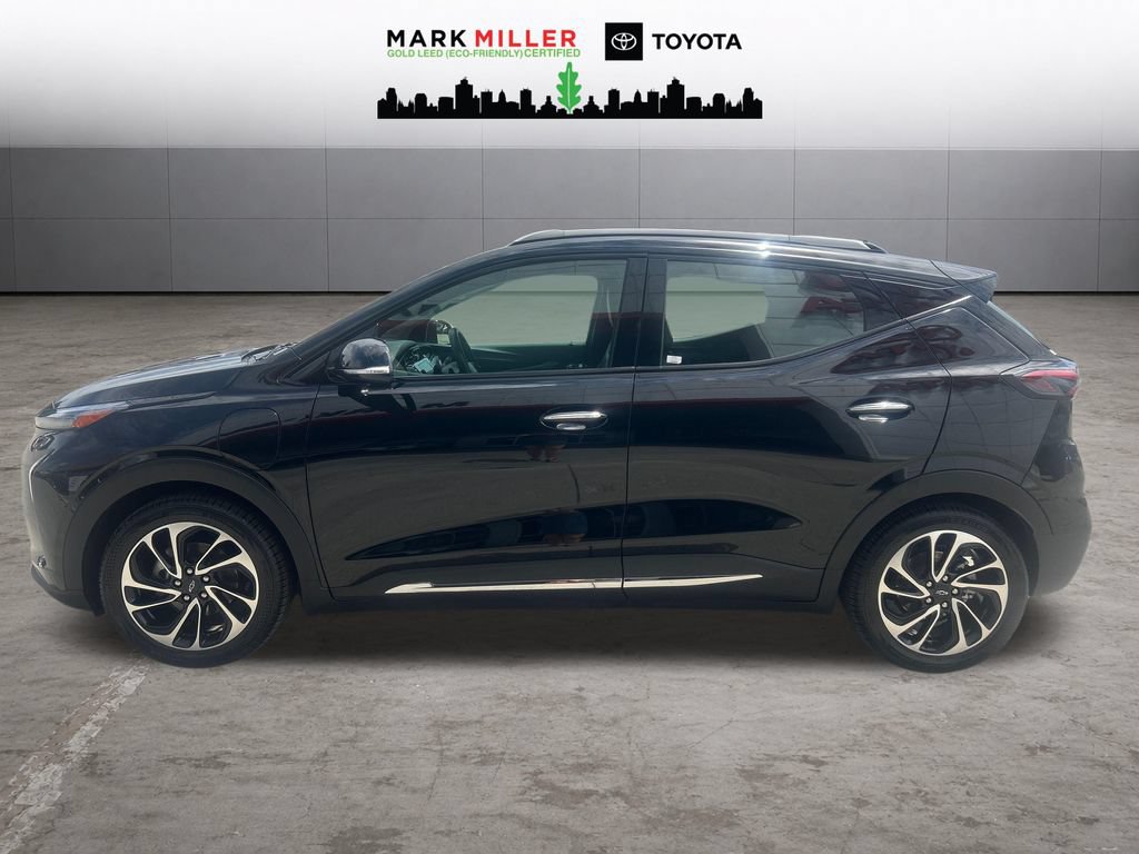 Used 2023 Chevrolet Bolt EUV Premier w/ Sun & Sound Package FWD image 2