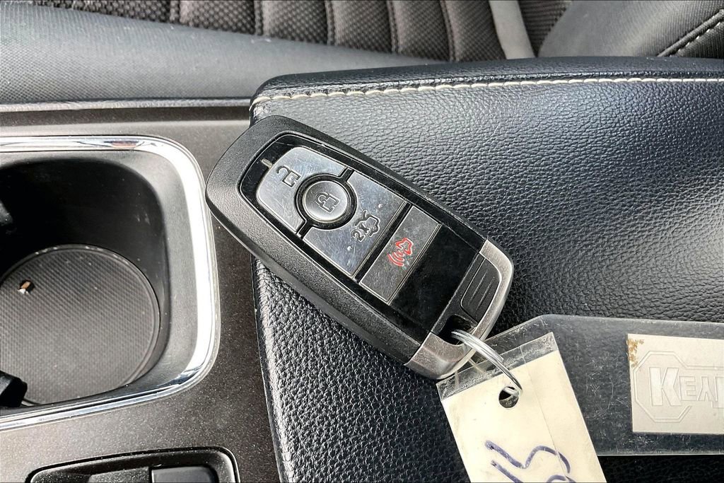 Used 2017 Ford Fusion SE w/ Fusion SE Technology Package FWD image 35