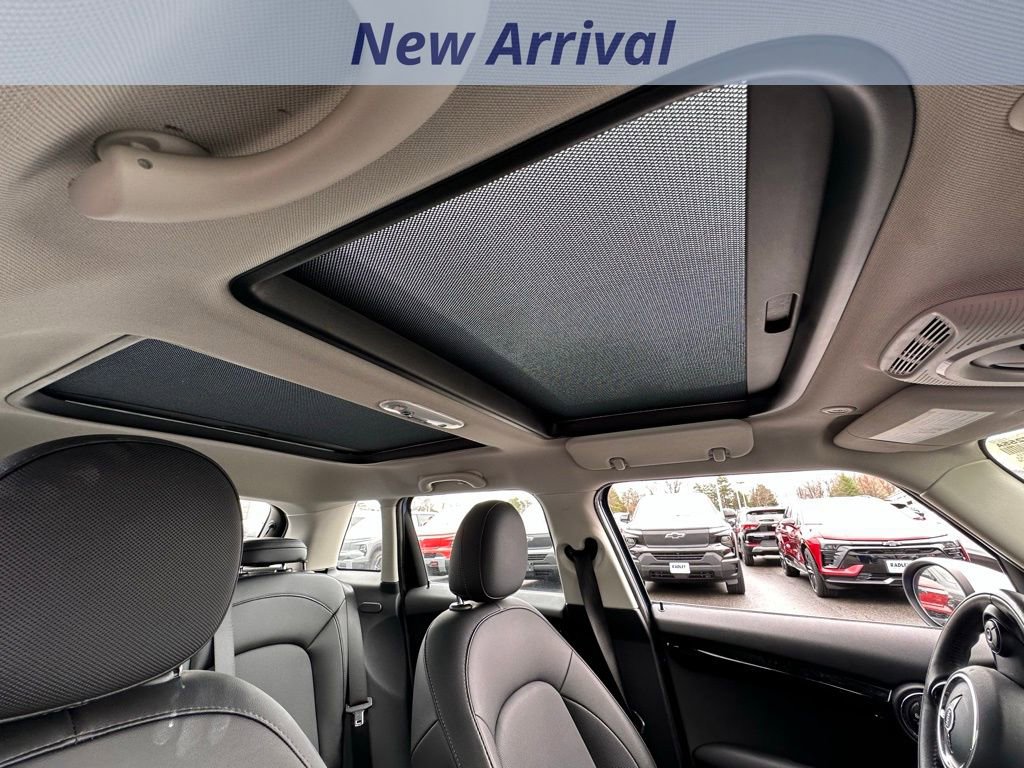 Used 2019 MINI Cooper 4-Door Hardtop image 6