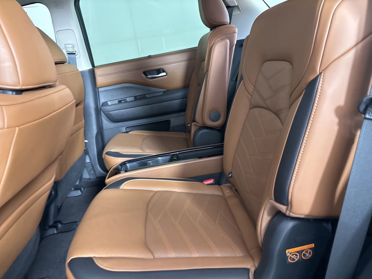 Used 2025 Nissan Pathfinder Platinum AWD/4WD image 25
