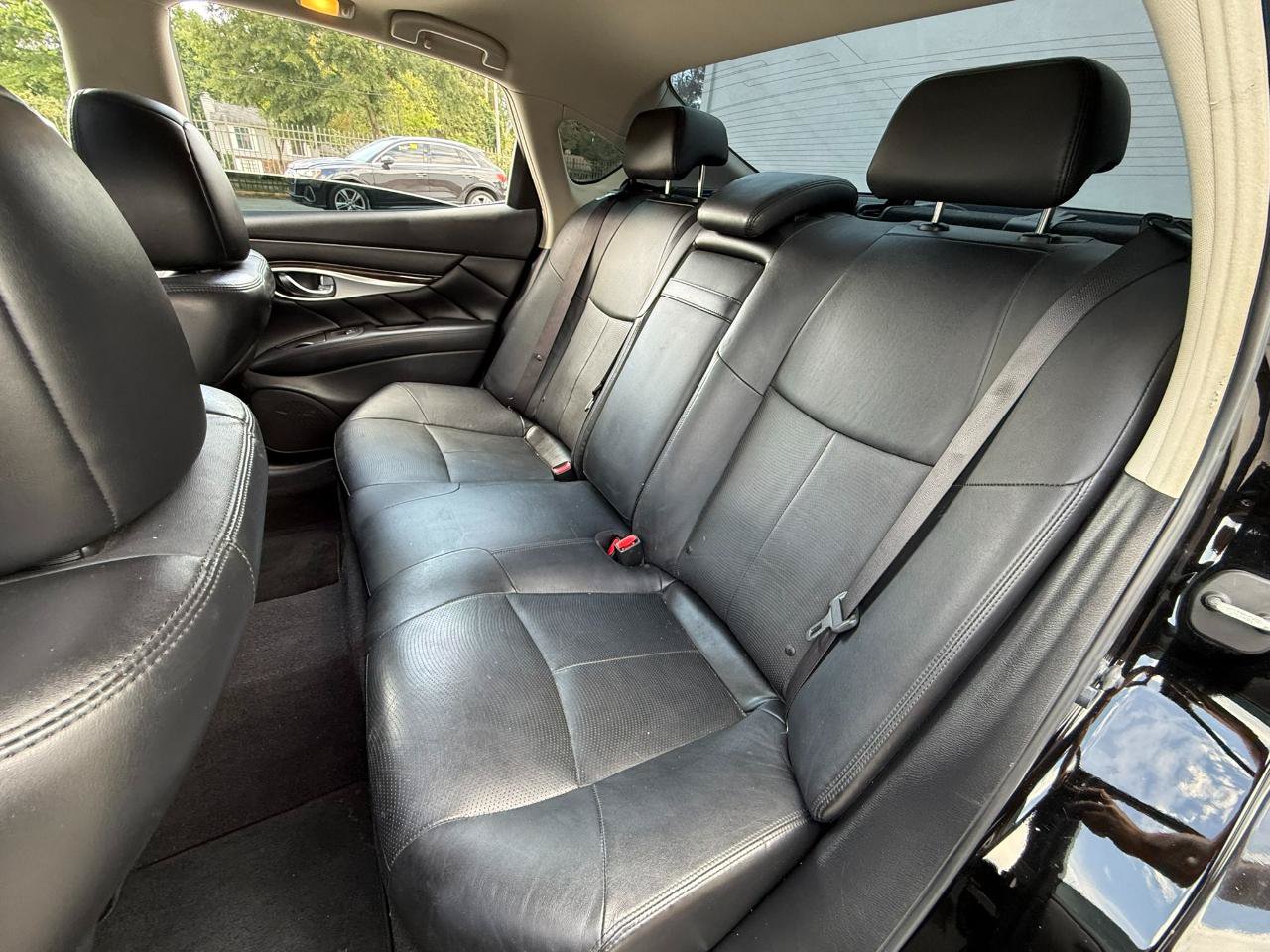 Used 2018 INFINITI Q70 Luxe RWD image 20