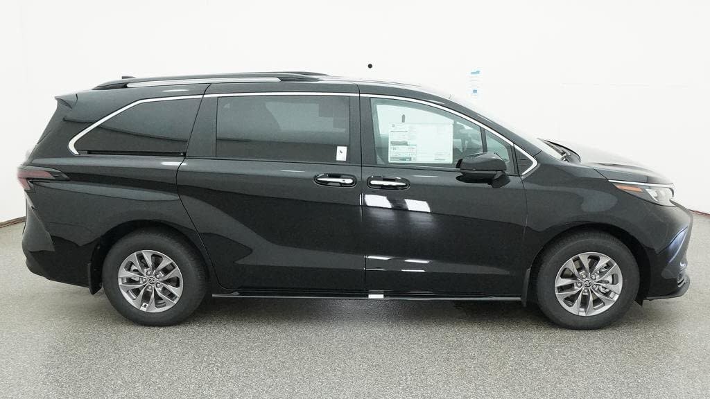 New 2026 Toyota Sienna XLE FWD image 11
