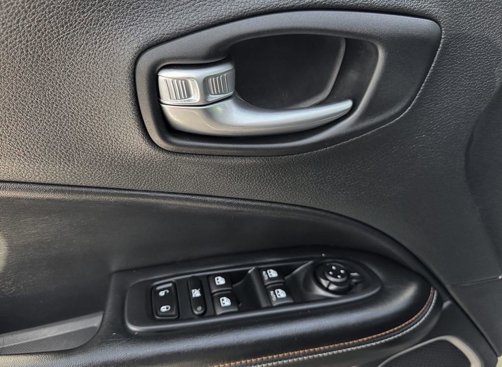 Used 2021 Jeep Compass Latitude image 24