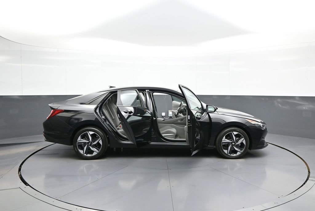 Used 2023 Hyundai Elantra SEL w/ Convenience Package FWD image 41