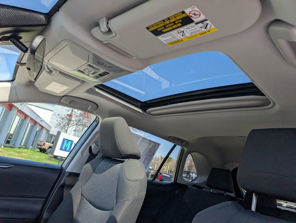 Used 2021 Toyota RAV4 XLE w/ Convenience Package AWD/4WD image 19