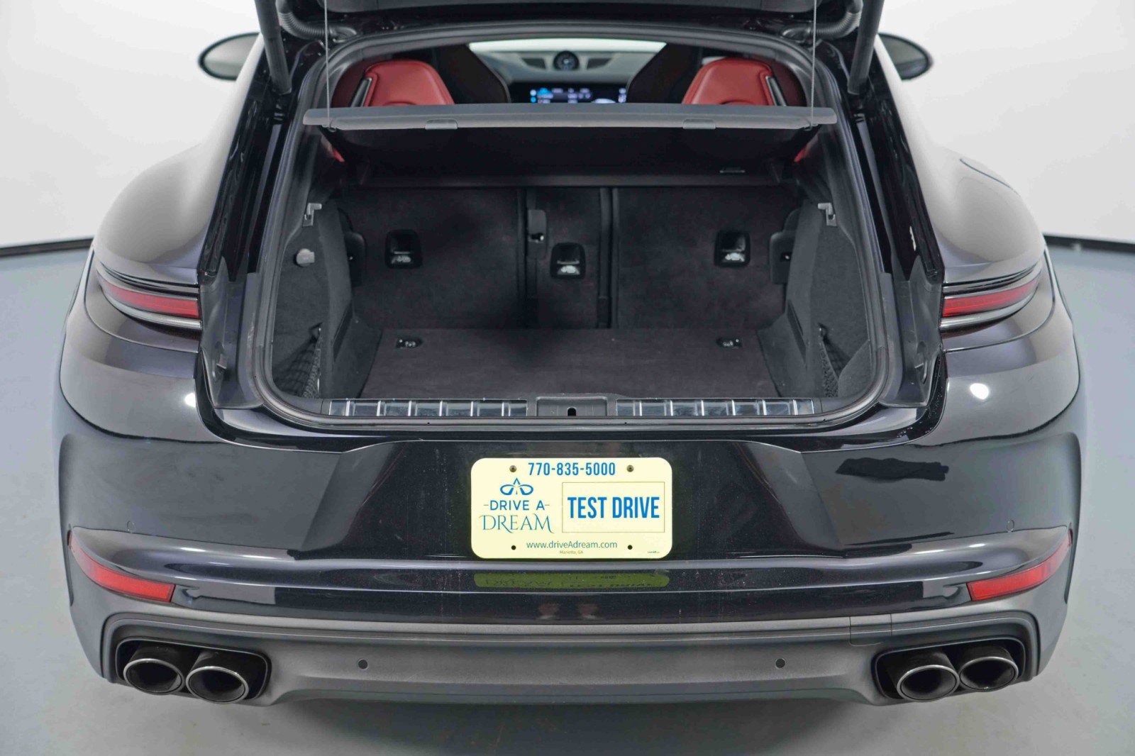 Used 2024 Porsche Panamera image 10