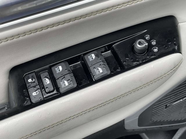 Used 2022 Jeep Wagoneer Series III w/ Rear Seat Video Group 1 image 16