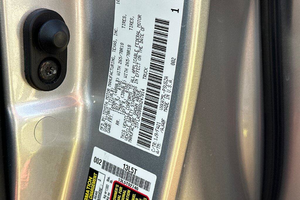 Used 2025 Toyota Tundra SR5 w/ SR5 Convenience Package AWD/4WD image 28