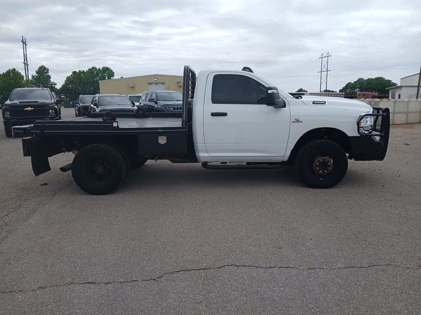 Used 2024 RAM 3500 Tradesman w/ Chrome Appearance Group AWD/4WD image 7