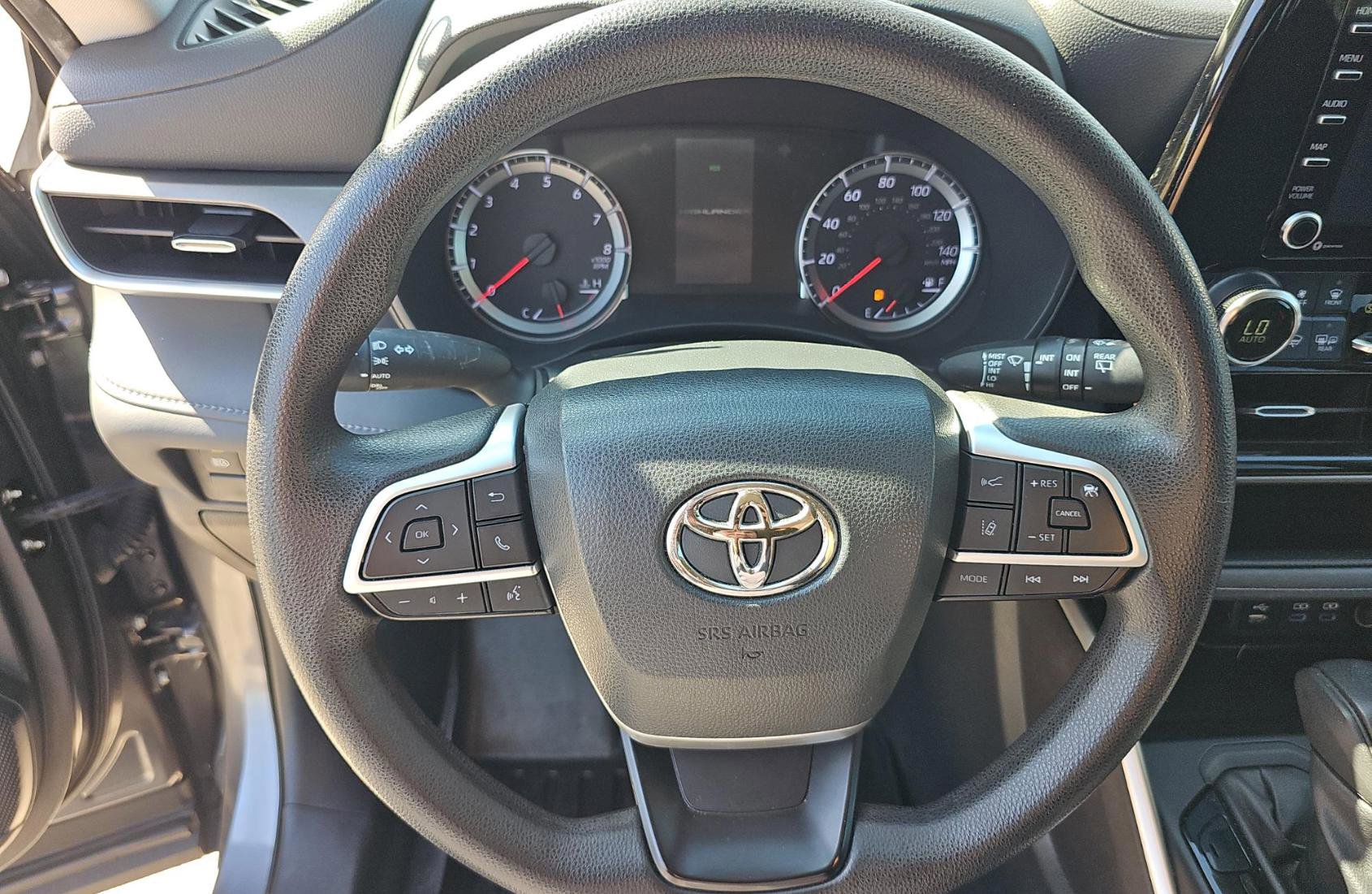Used 2022 Toyota Highlander L AWD/4WD image 4