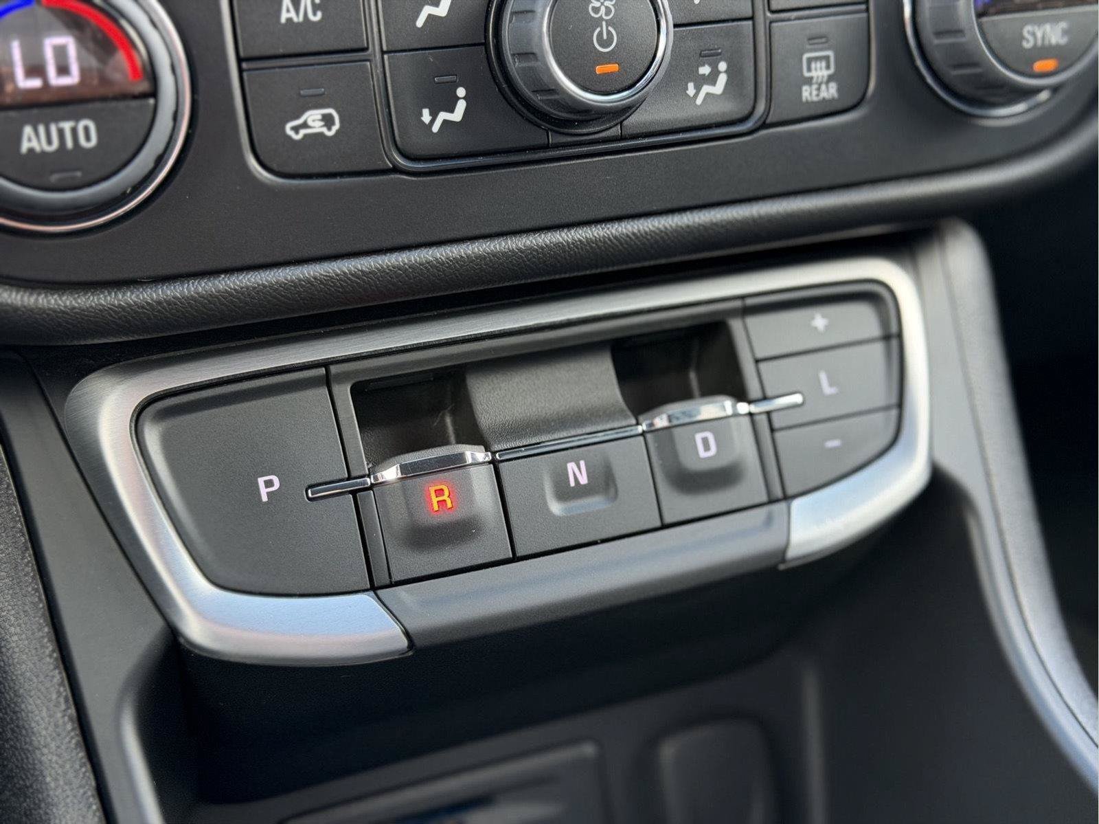 Used 2024 GMC Terrain SLT w/ Elevation Edition AWD/4WD image 19