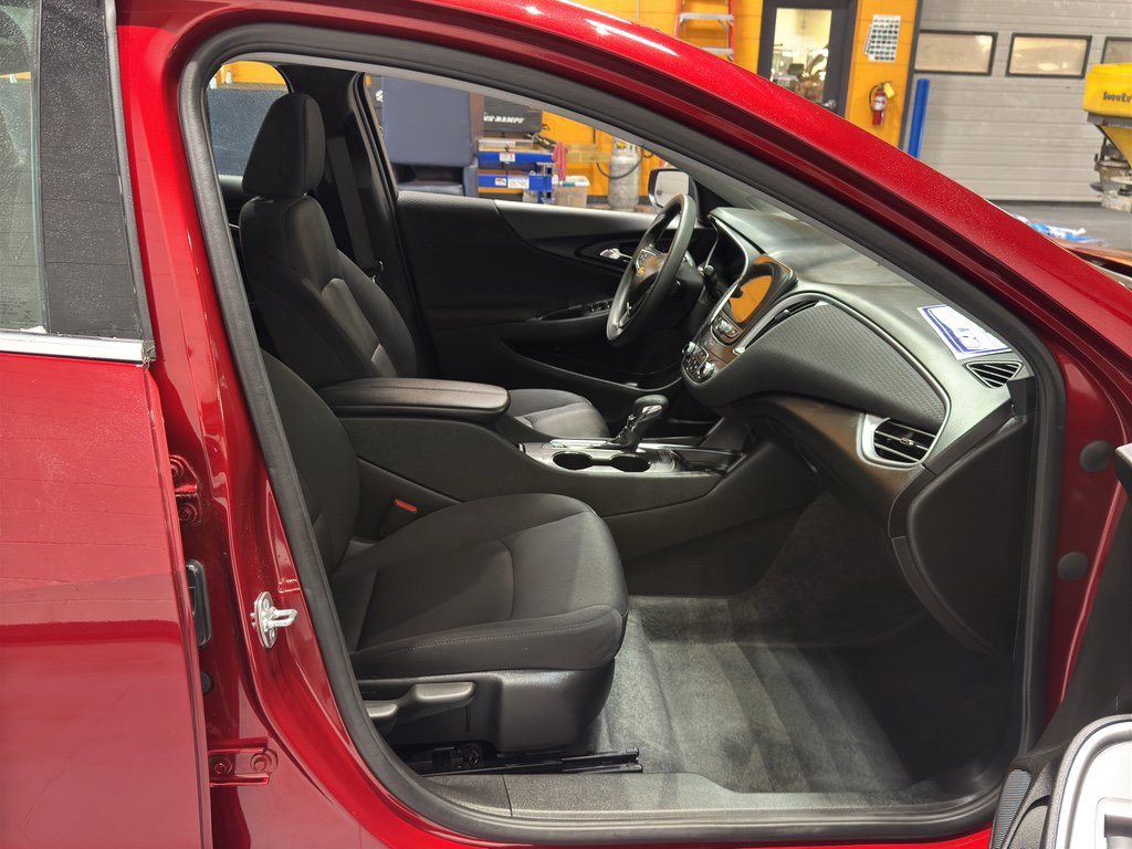 Used 2025 Chevrolet Malibu LT image 19