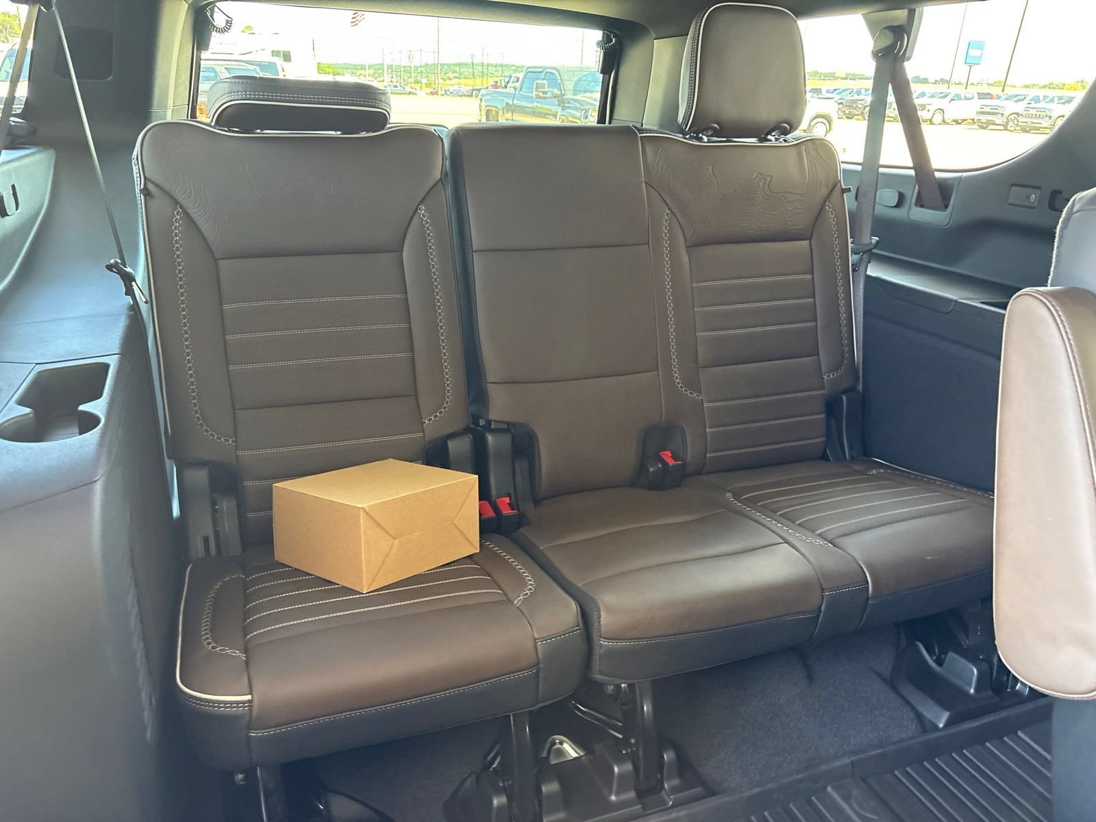 New 2026 GMC Yukon XL Denali Ultimate w/ LPO, Floor Liner Package AWD/4WD image 24