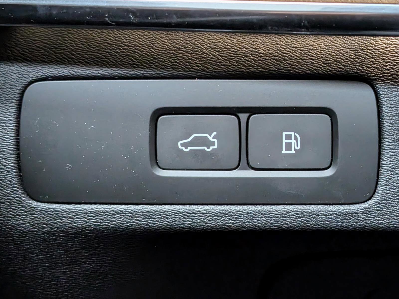 Used 2024 Volvo XC90 T8 Plus w/ Protection Package Premier image 35