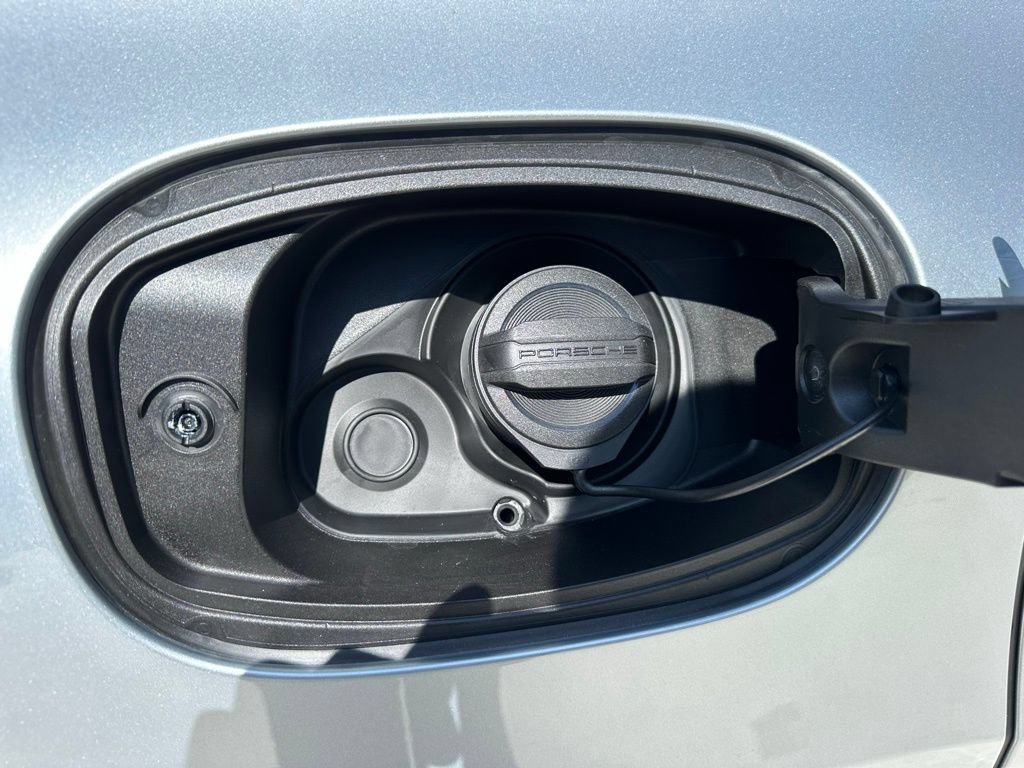 Certified 2025 Porsche Cayenne S AWD/4WD image 37