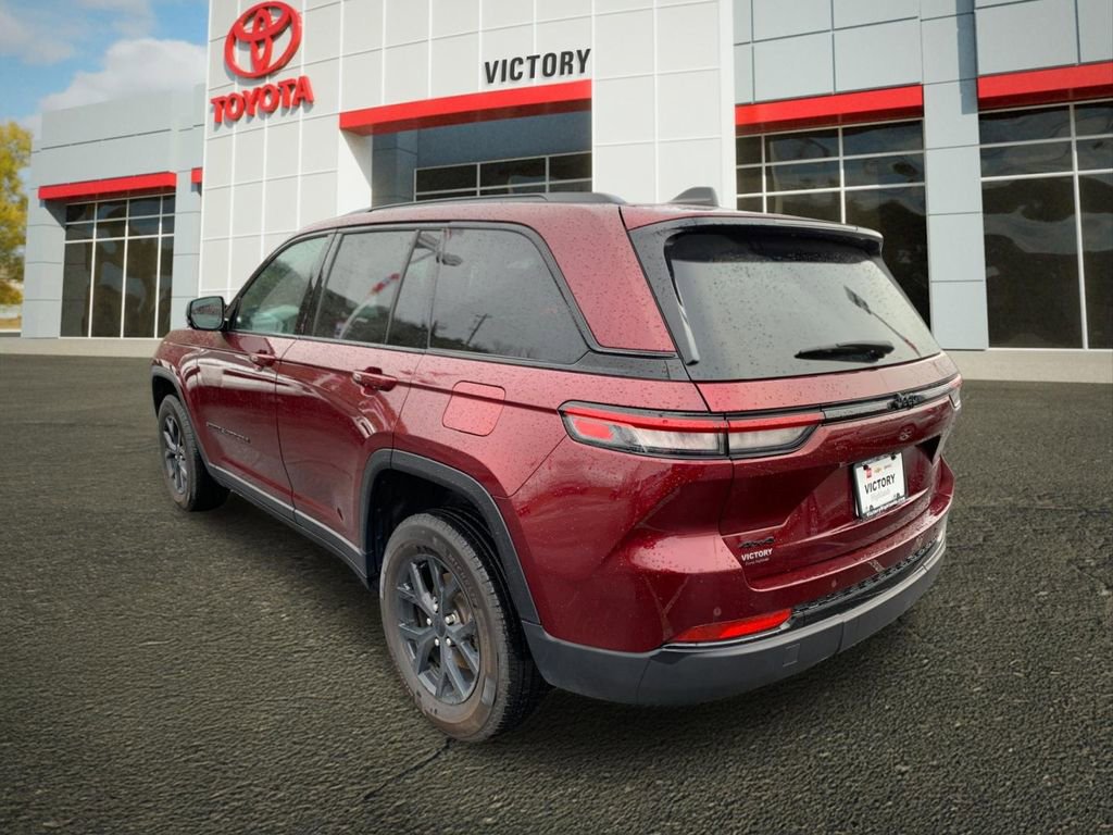 Used 2024 Jeep Grand Cherokee Altitude image 5