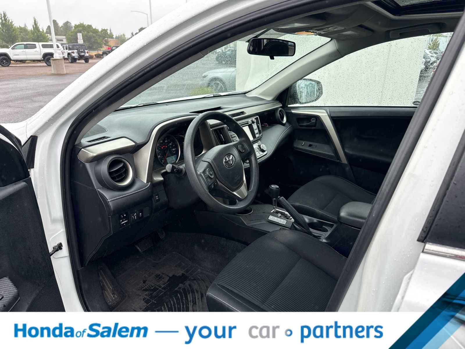 Used 2013 Toyota RAV4 XLE AWD/4WD image 2