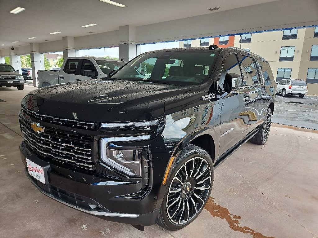 Used 2025 Chevrolet Suburban High Country AWD/4WD image 1