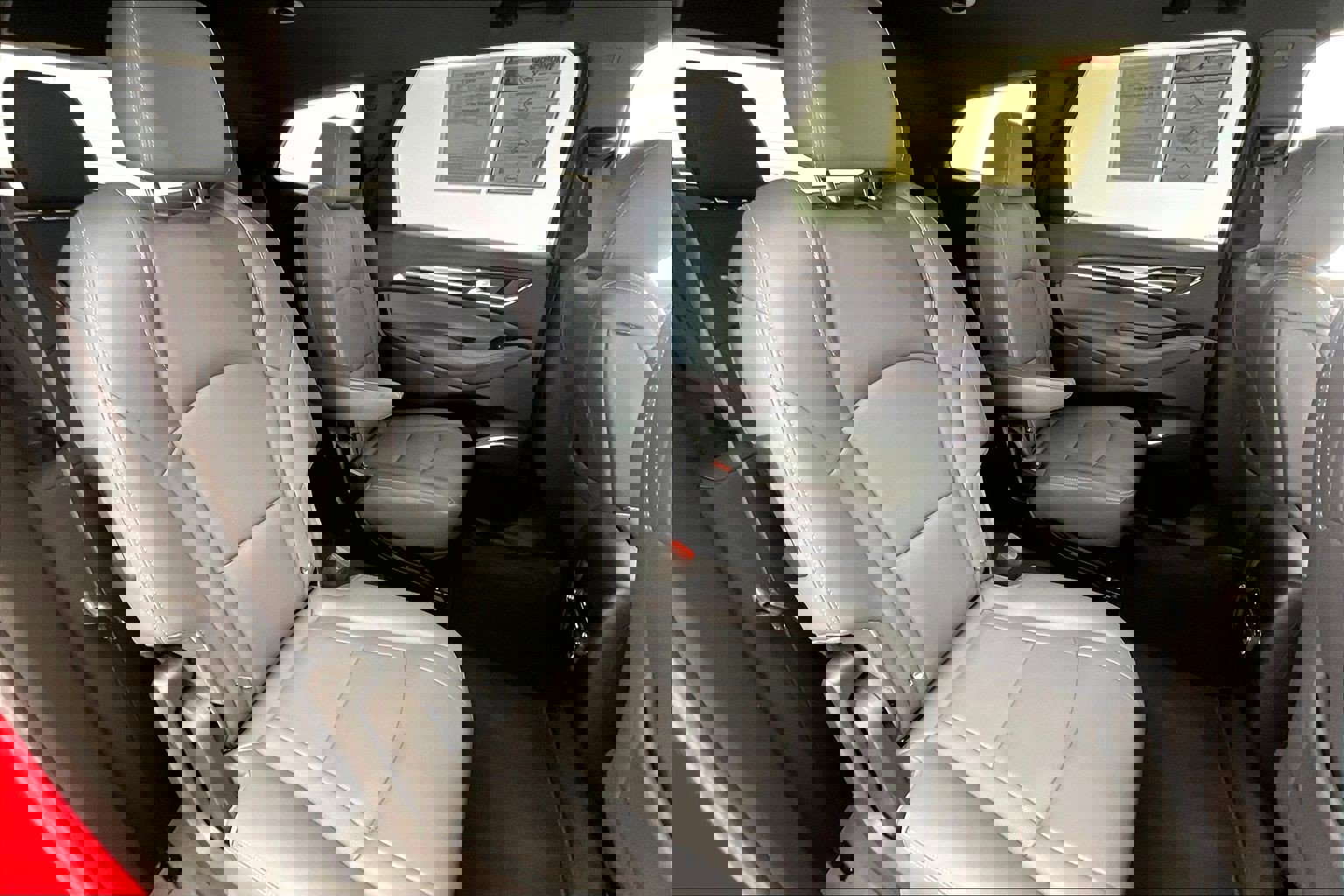 Used 2023 Buick Enclave Essence image 18