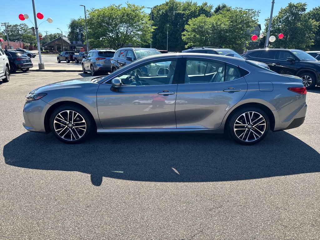Used 2025 Toyota Camry XLE AWD/4WD image 4