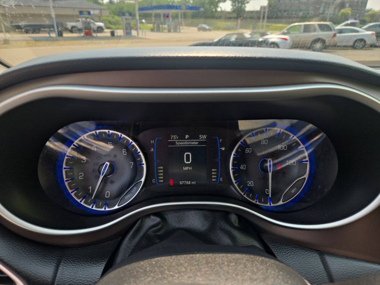 Used 2017 Chrysler Pacifica LX FWD image 16