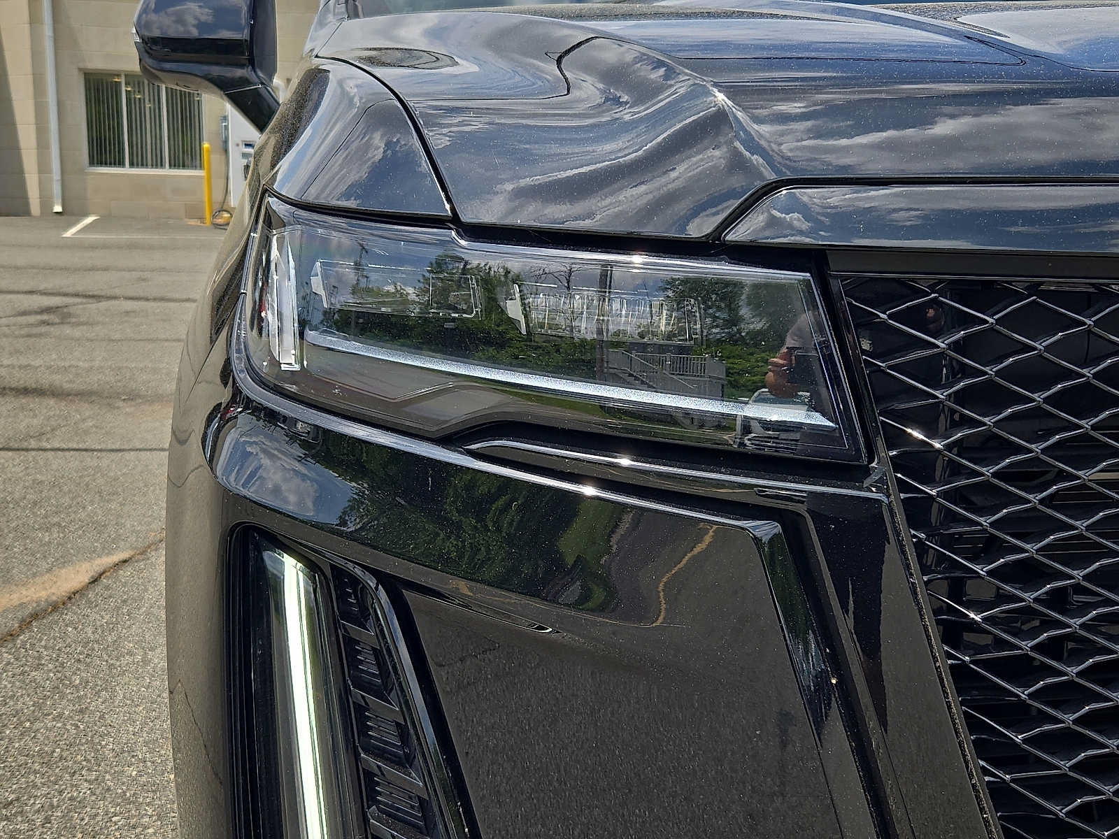 Used 2023 Cadillac Escalade ESV V w/ LPO, ONYX Package AWD/4WD image 9