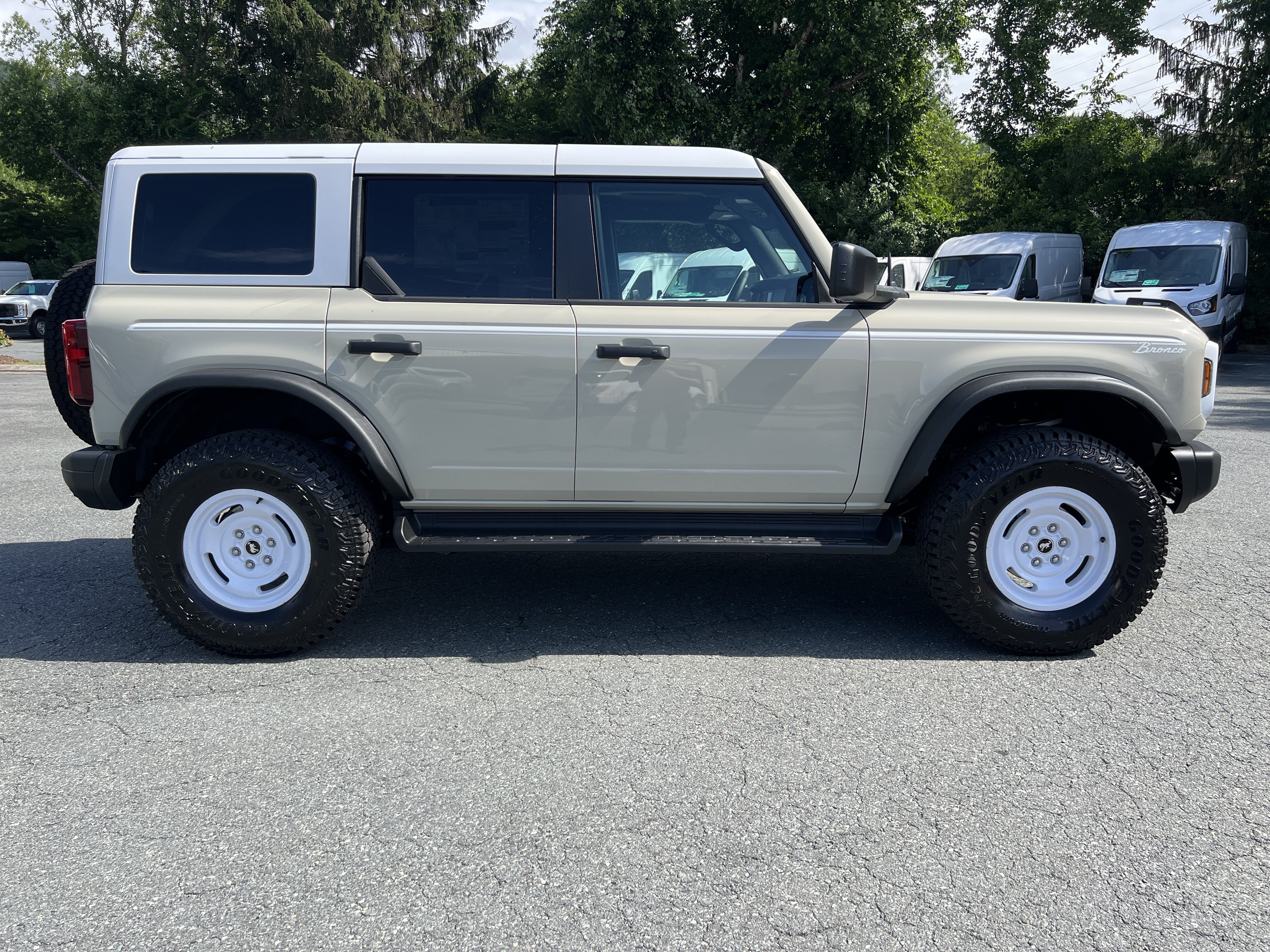 New 2026 Ford Bronco Heritage Edition AWD/4WD image 4