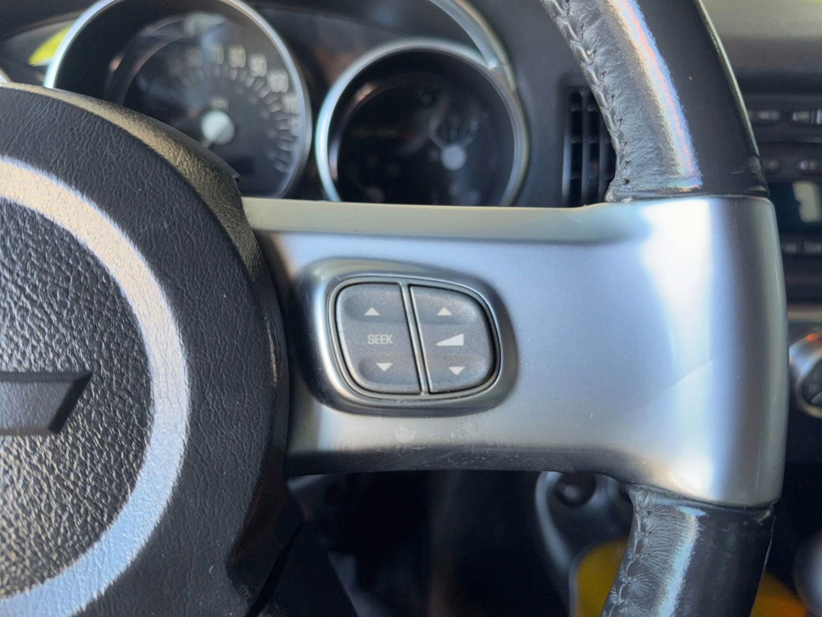 Used 2004 Chevrolet SSR w/ Preferred Equipment Group RWD image 26