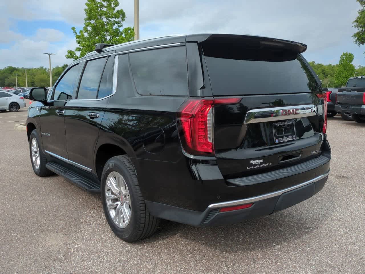 Used 2021 GMC Yukon SLT w/ SLT Premium Package AWD/4WD image 7