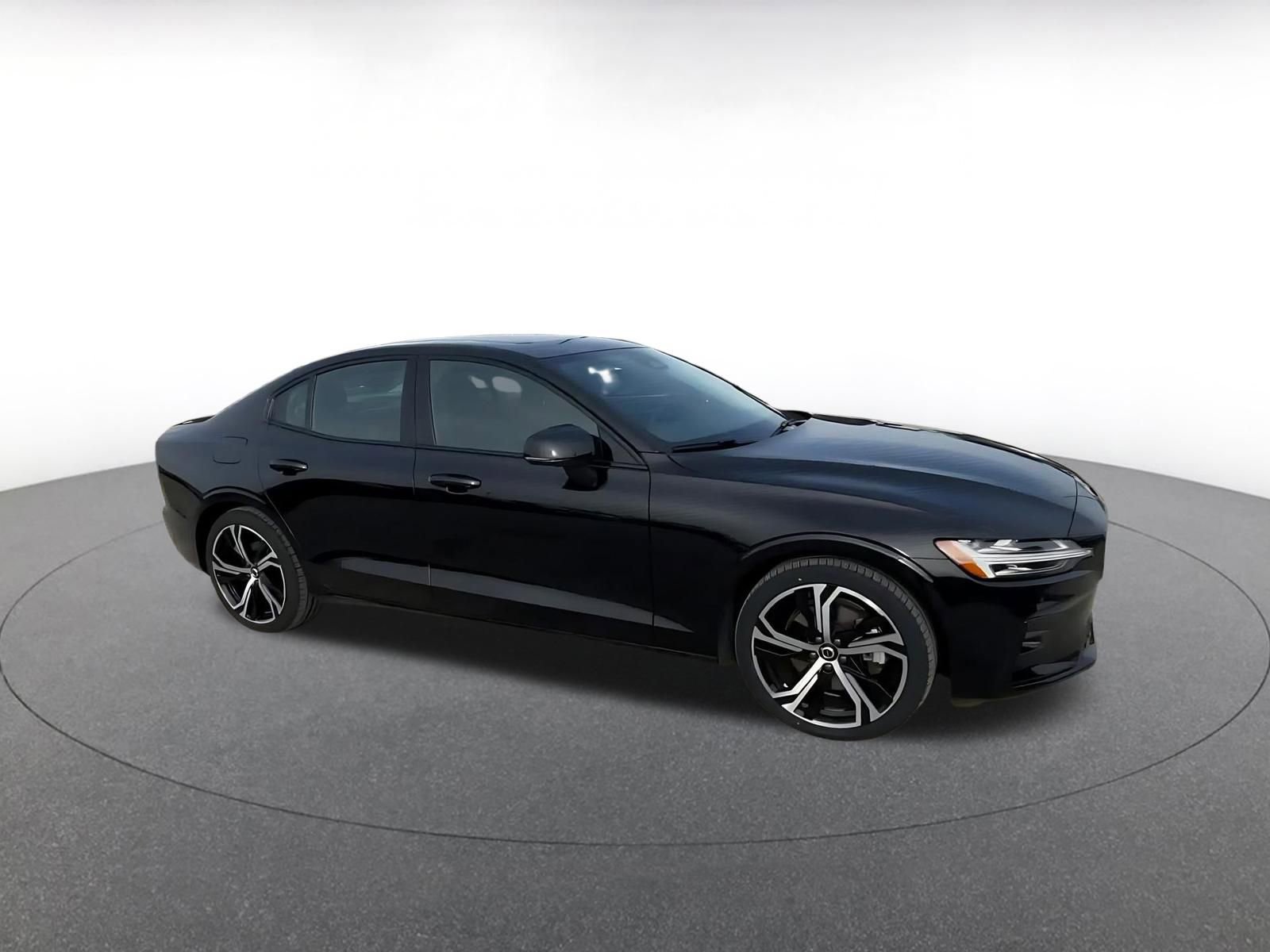 Used 2025 Volvo S60 B5 Plus image 2