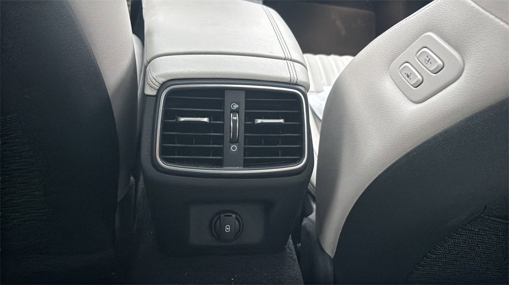 Used 2023 Genesis G70 2.0T w/ Sport Prestige Package image 11