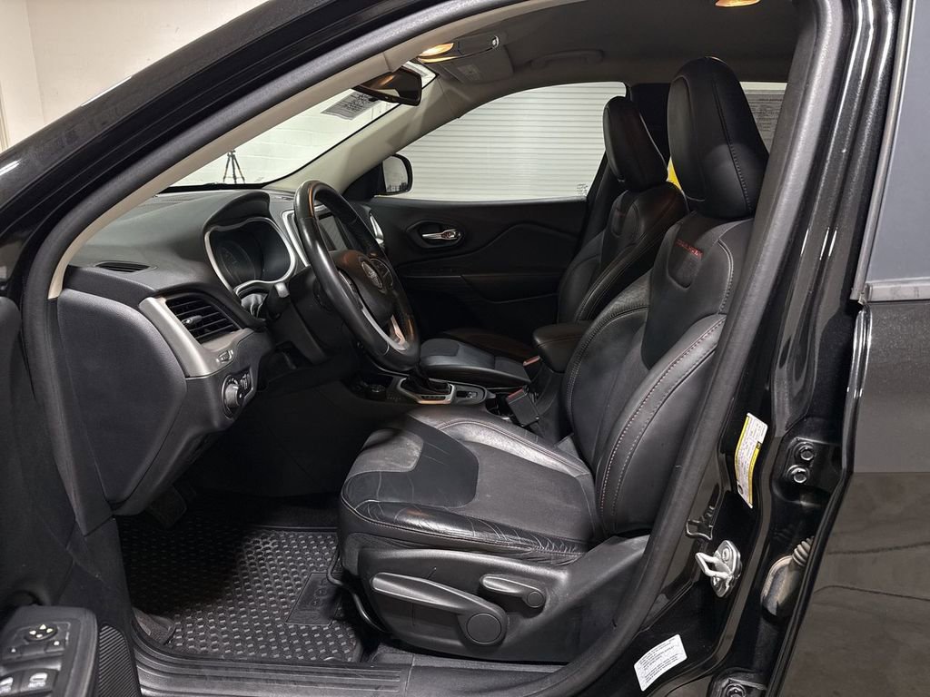 Used 2016 Jeep Cherokee Trailhawk image 20